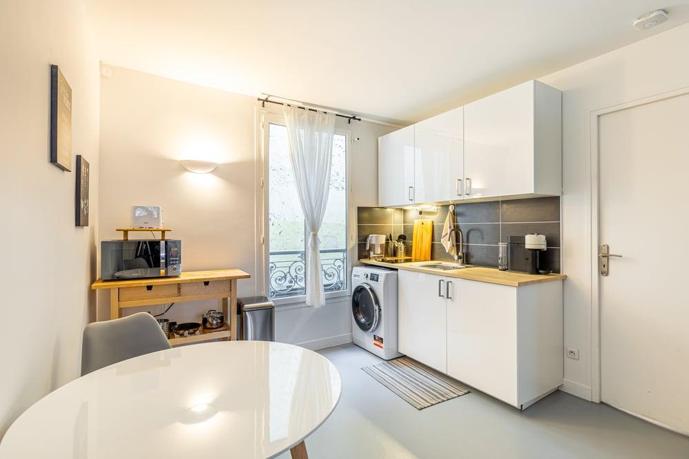 GuestReady - Book your stay | Paris | Patriotic Blank Canvas near Louvre